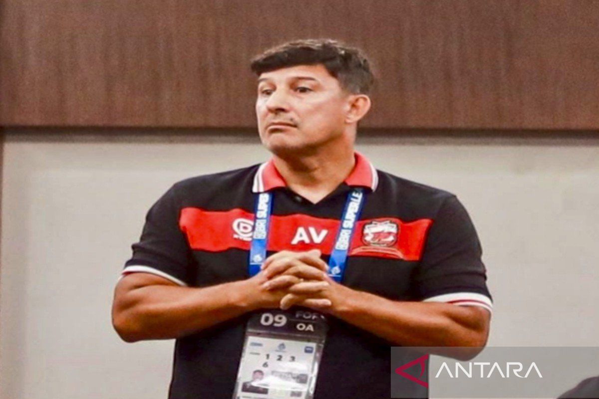 Madura United copot Alfredo Vera dari jabatan pelatih