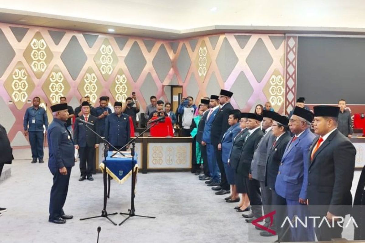 Gubernur Papua Barat lantik 11 pejabat pimpinan tinggi pratama
