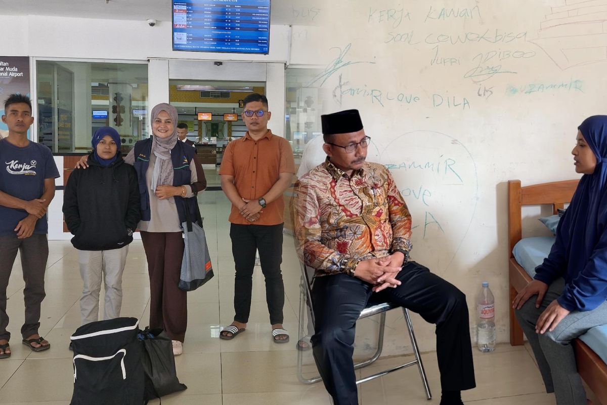 Senator Haji Uma pulangkan perempuan asal Jatim yang terlantar di Aceh