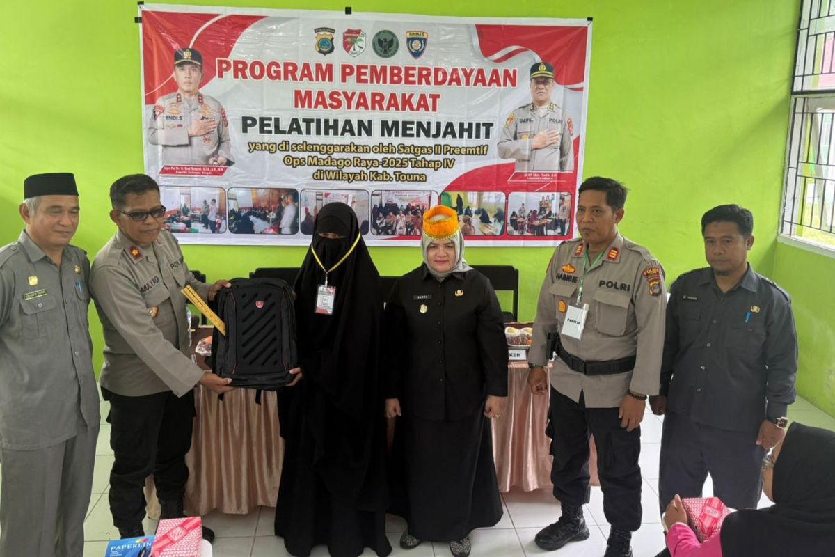Satgas Madago Raya berikan pelatihan menjahit dorong kemandirian warga