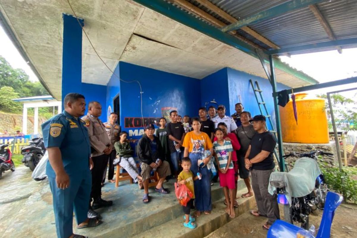 Polisi evakuasi 13 penumpang speedboat alami mogok mesin