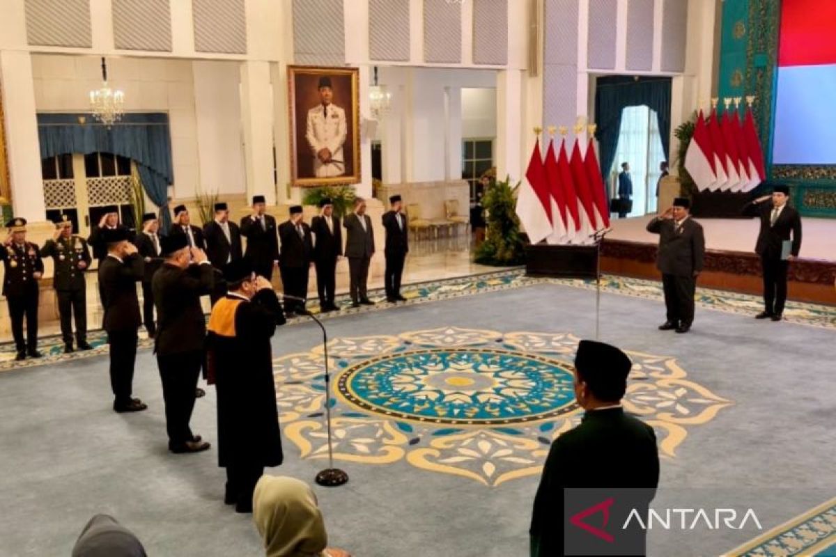 Presiden Prabowo lantik Dwiarso Budi Santiarto sebagai Wakil Ketua MA Bidang Non-Yudisial