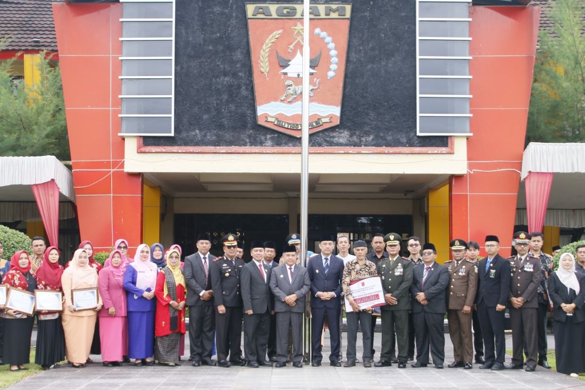 Pemkab Agam salurkan Rp219 juta bagi warga hunian tetap relokasi erupsi