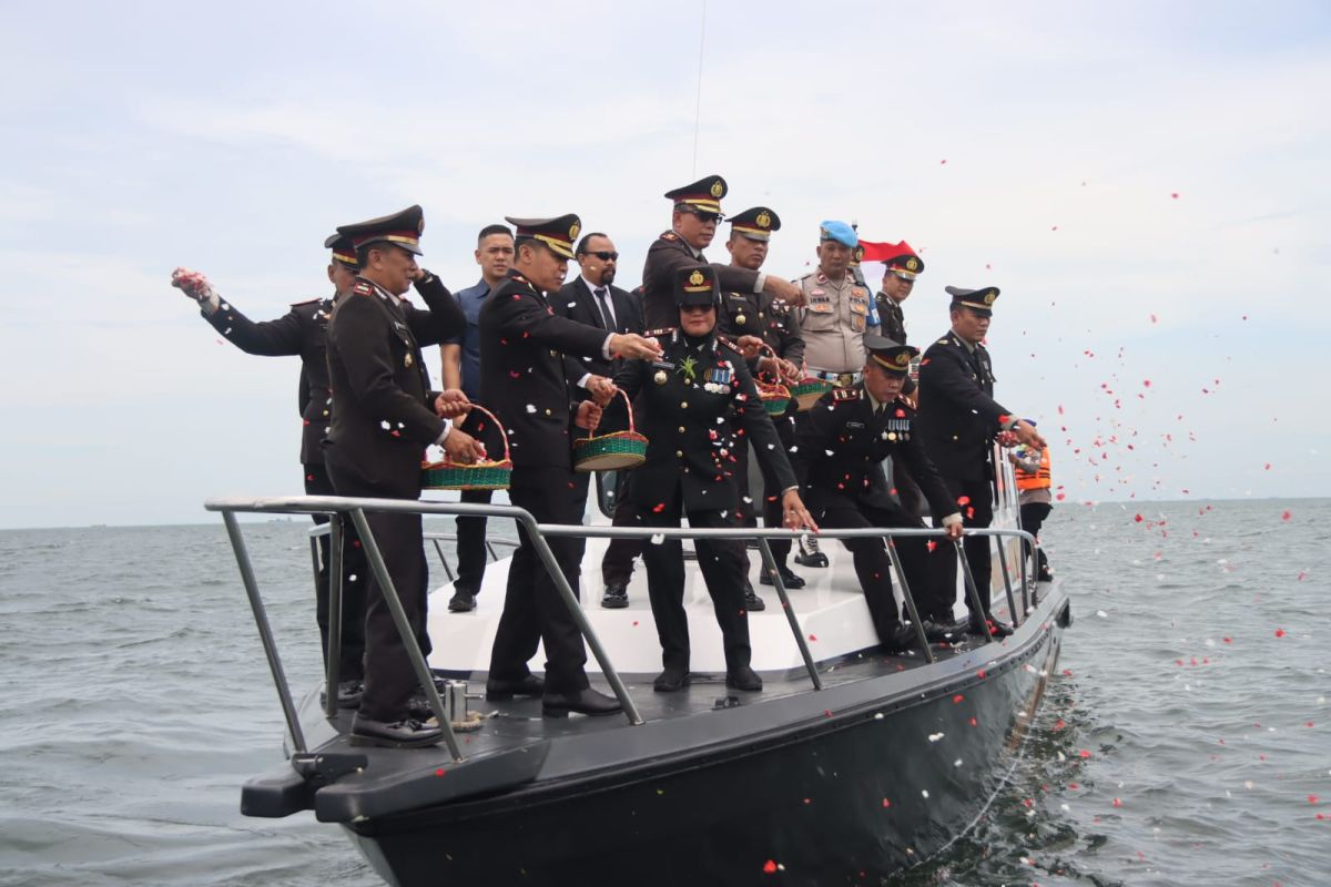 Peringati Hari Pahlawan, Polres Kepulauan Seribu gelar tabur bunga
