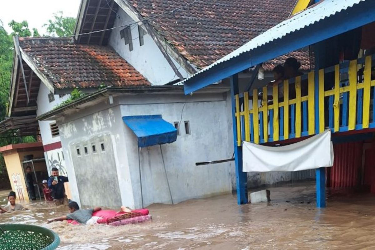 Banjir rendam dua kecamatan di Dompu NTB