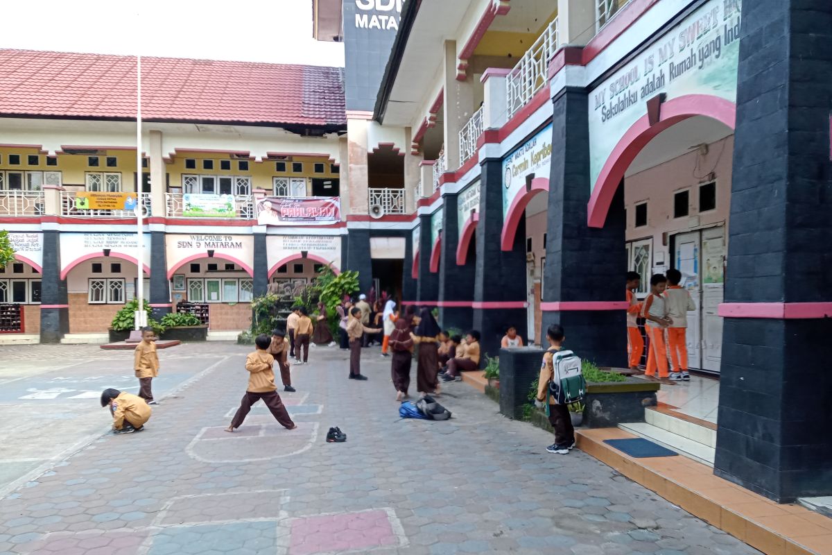 Baznas Mataram salurkan bantuan kepada 400 siswa miskin