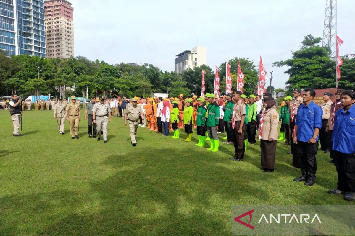 Pemkot Jakbar siagakan 400 personel antisipasi banjir