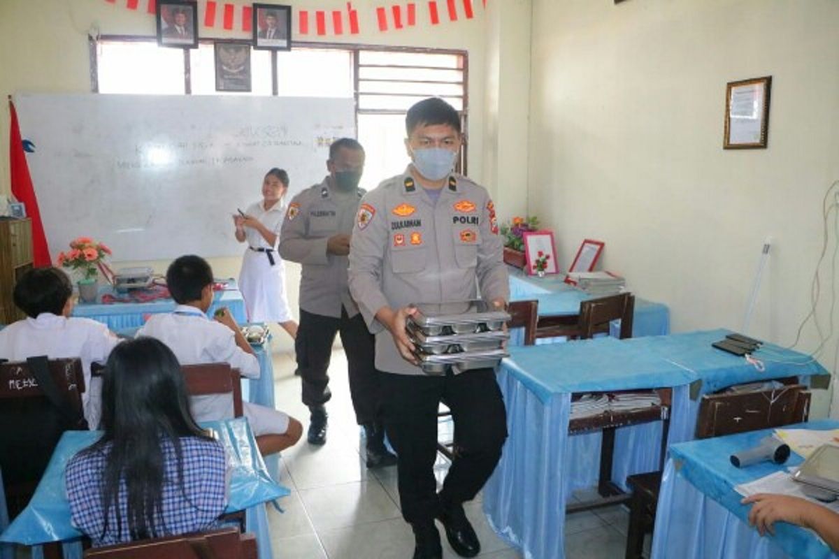 SPPG SPN Polda Sulut distribusikan 1.086 porsi MBG ke 12 sekolah