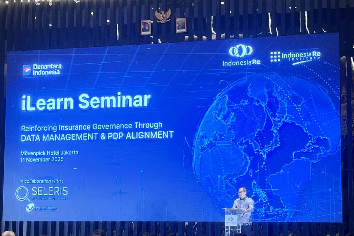 OJK: Kepercayaan publik mata uang tertinggi industri keuangan