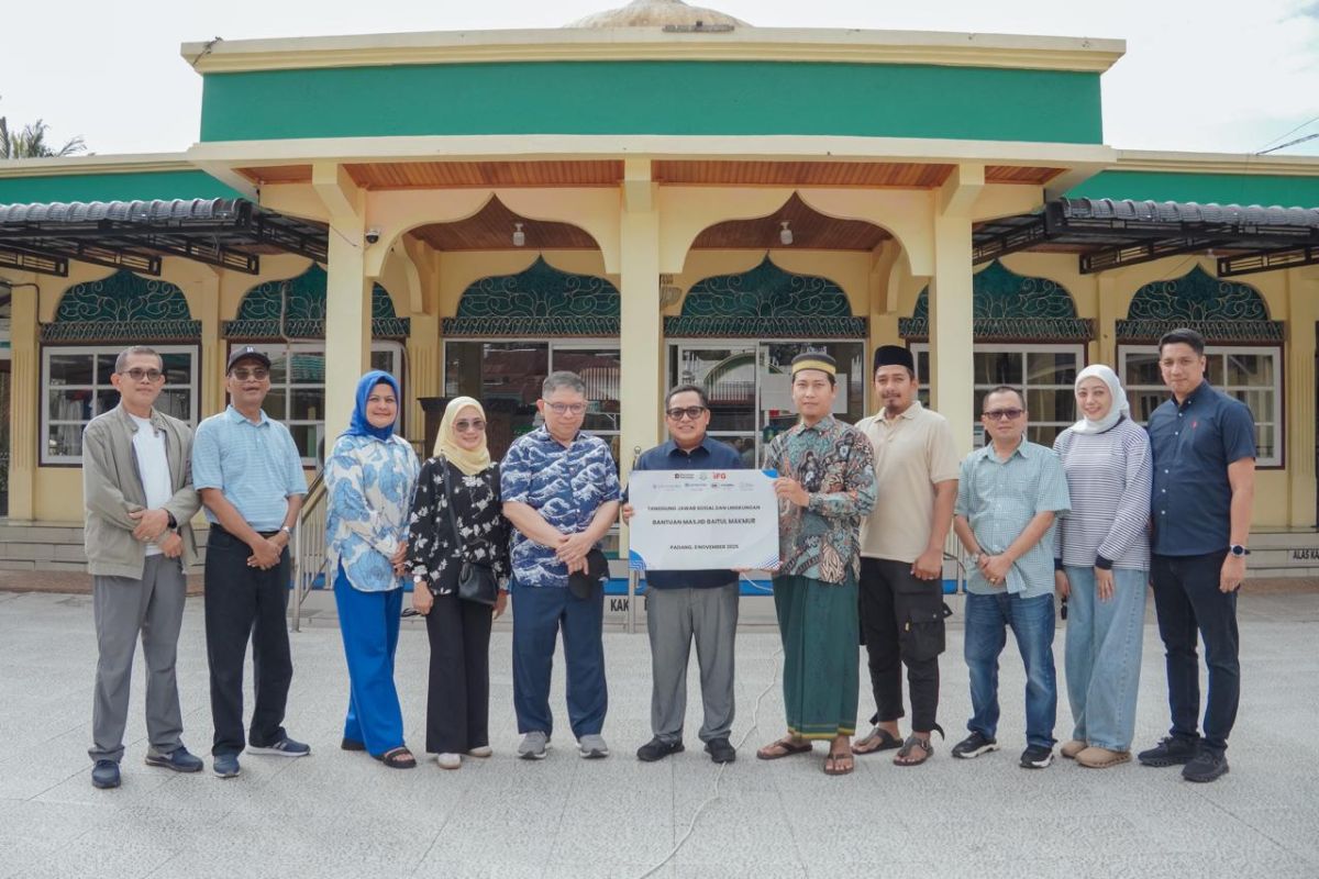 Jamkrindo salurkan bantuan renovasi masjid dan surau di Sumatera Barat