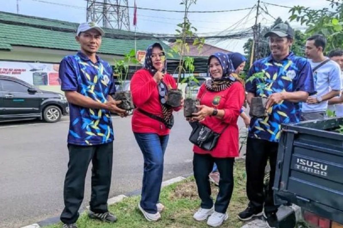 Pemkot Tangerang bagikan bibit tanaman ke warga