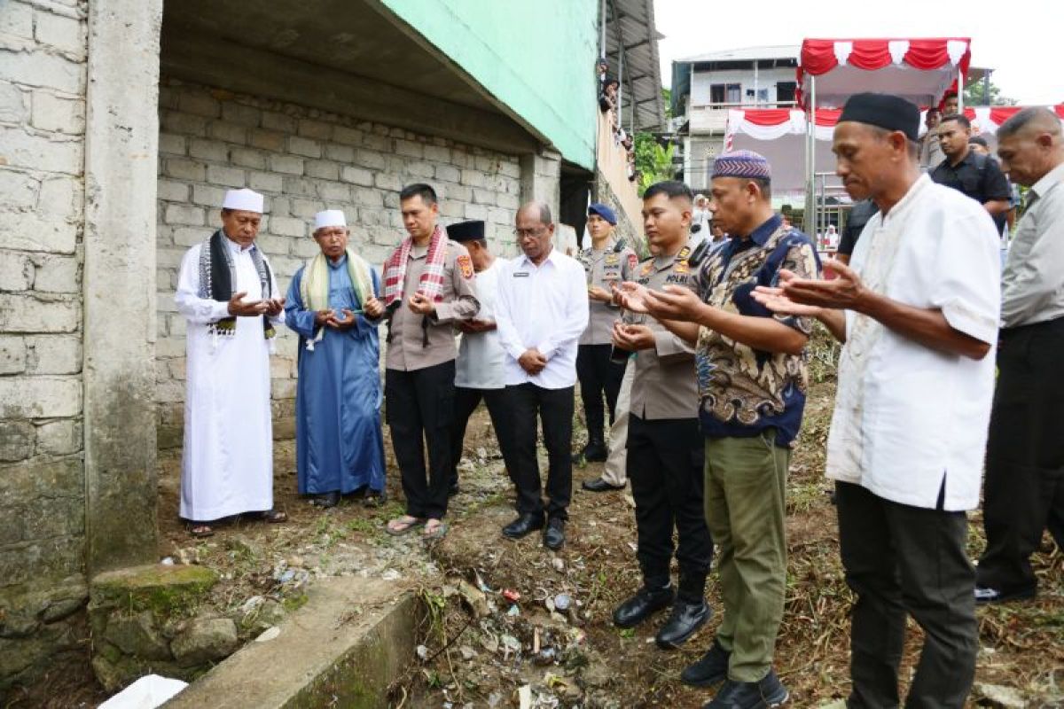 Polda Maluku serahkan bantuan sumur bor untuk Masjid Al-Kautsar penuhi kebutuhan jamaah