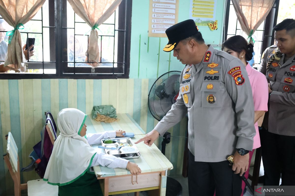 Tinjau SPPG Polri, Kapolda Babel pastikan mutu MBG aman dikonsumsi