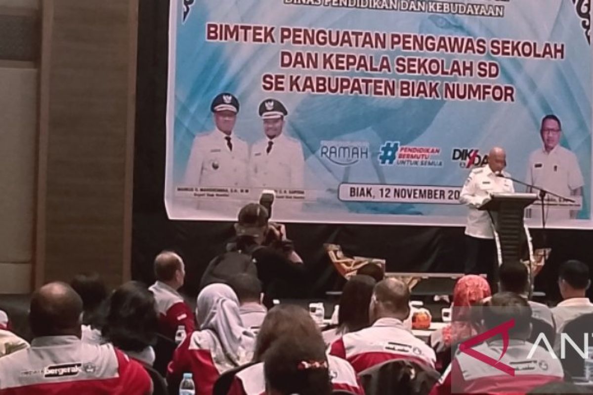 Pemkab Biak Numfor evaluasi kinerja kepsek guna meningkatkan layanan pendidikan