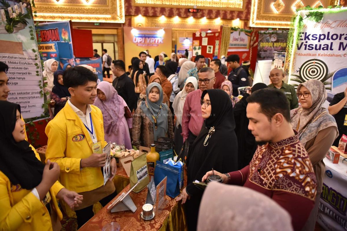 Mahasiswa PTS se-Indonesia tampilkan inovasi bisnis di Expo dan Final Evaluation Entrepreneurship Award IX 2025