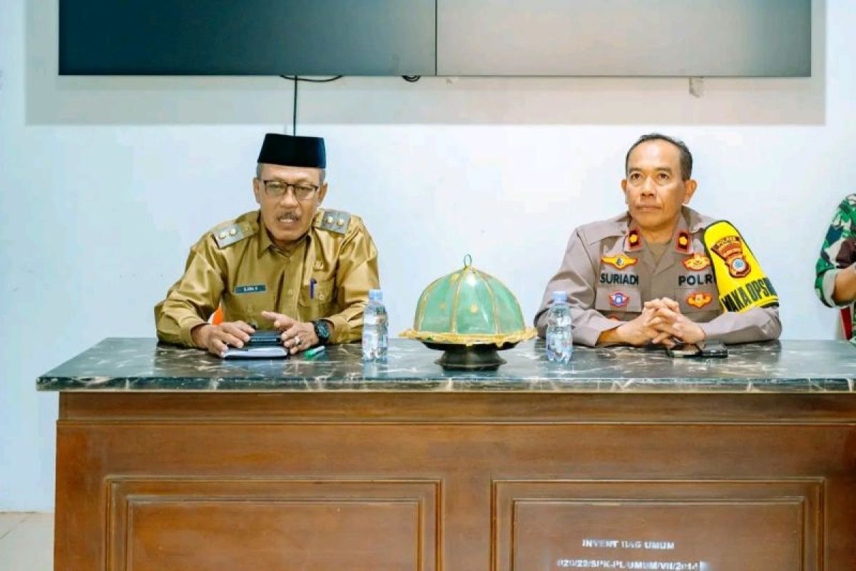 Wabup Morut pimpin rapat untuk tetap memelihara kedamaian pasca bentrok warga Desa Keuno dan Bimor Jaya