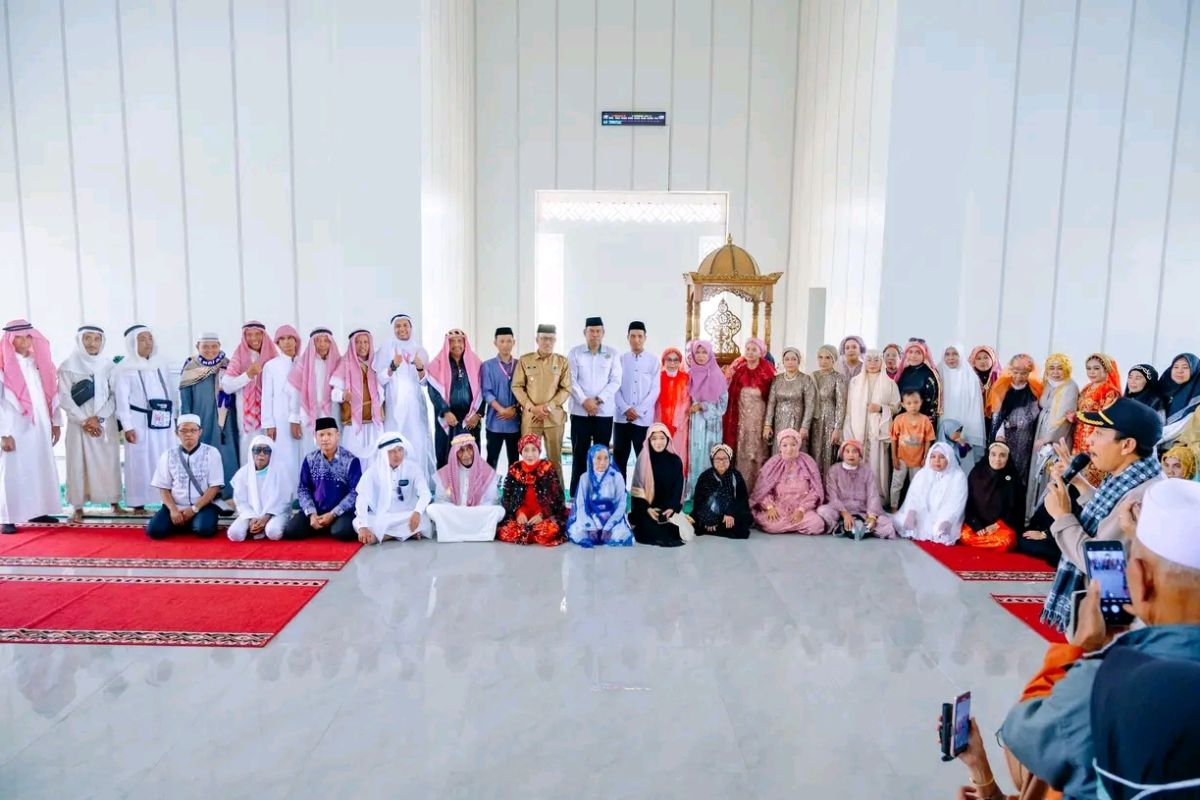 Wabup Morut menyambut kedatangan rombongan jamaah haji asal Morut