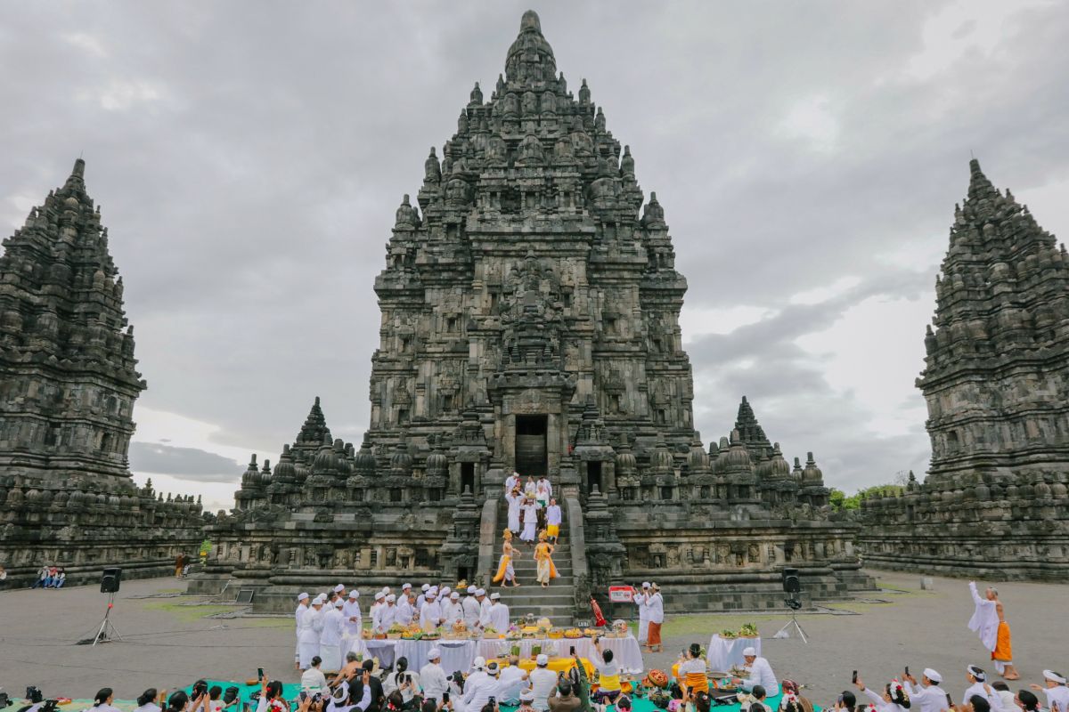 Candi Prambanan gelar prosesi Abhiseka Samapta Diwyottama Siwalaya