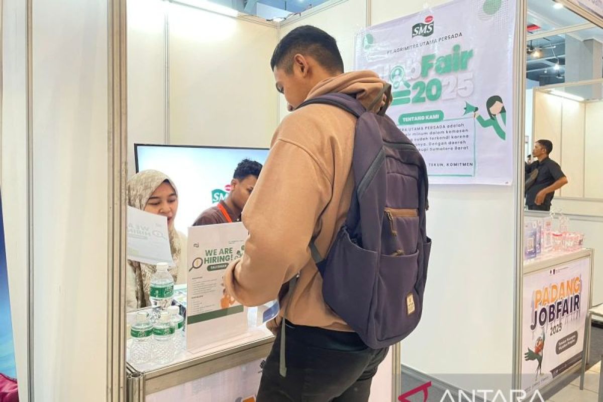 Sebanyak 2.000 pencari kerja ikuti Padang Job Fair