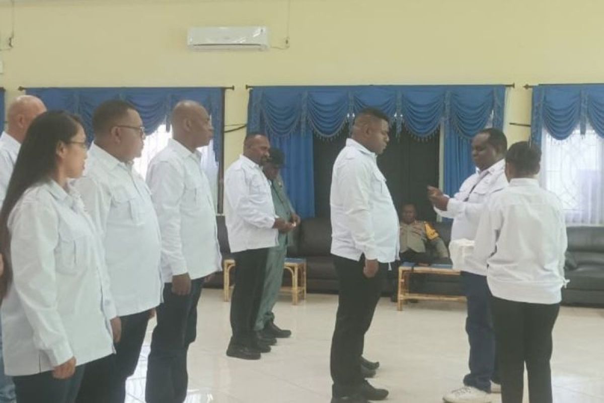 Bupati Jayapura mengajak PMI membentuk generasi peduli kemanusiaan