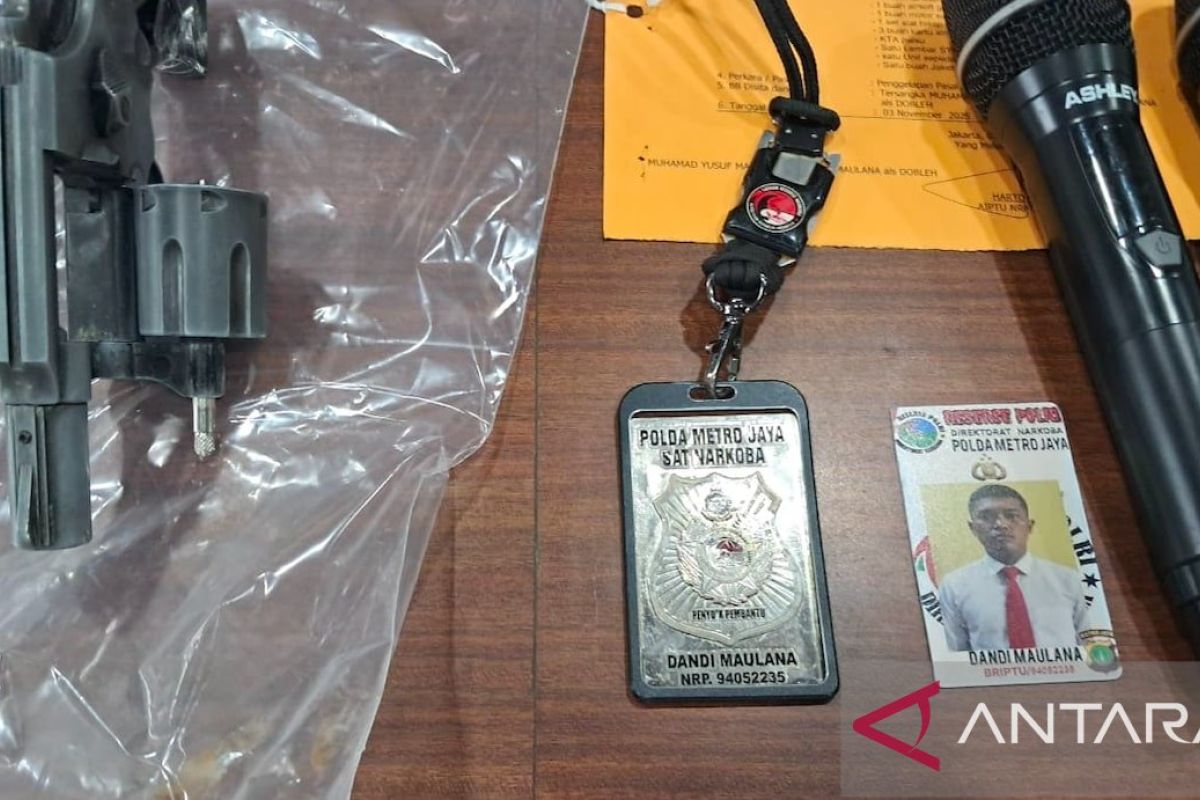 Polisi gadungan akui beli pistol dan buat ID palsu sebelum beraksi