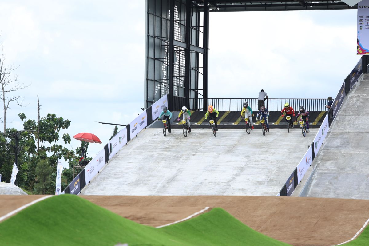 Pembalap dari berbagai negara ikuti Banyuwangi BMX Supercross 2025