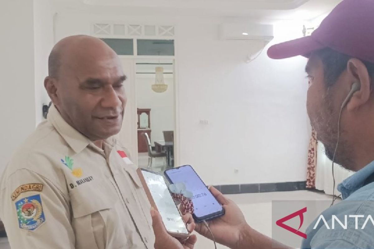 Pemprov Papua bagi sebanyak 1.200 paket bahan pokok Natal warga kabupaten/kota