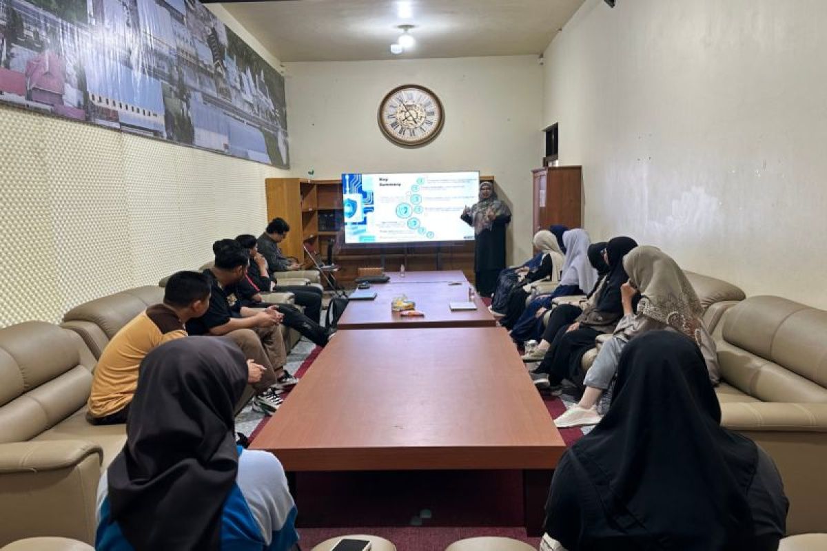 Fakultas Bisnis dan Informatika UMPR edukasi keamanan digital bagi guru-orang tua