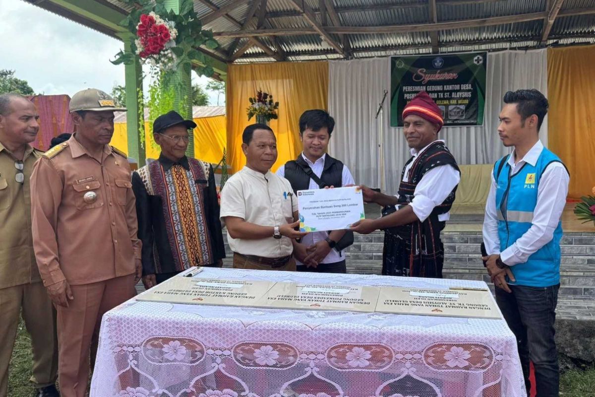 PLN membantu pemugaran kantor Desa Ulubelu NTT