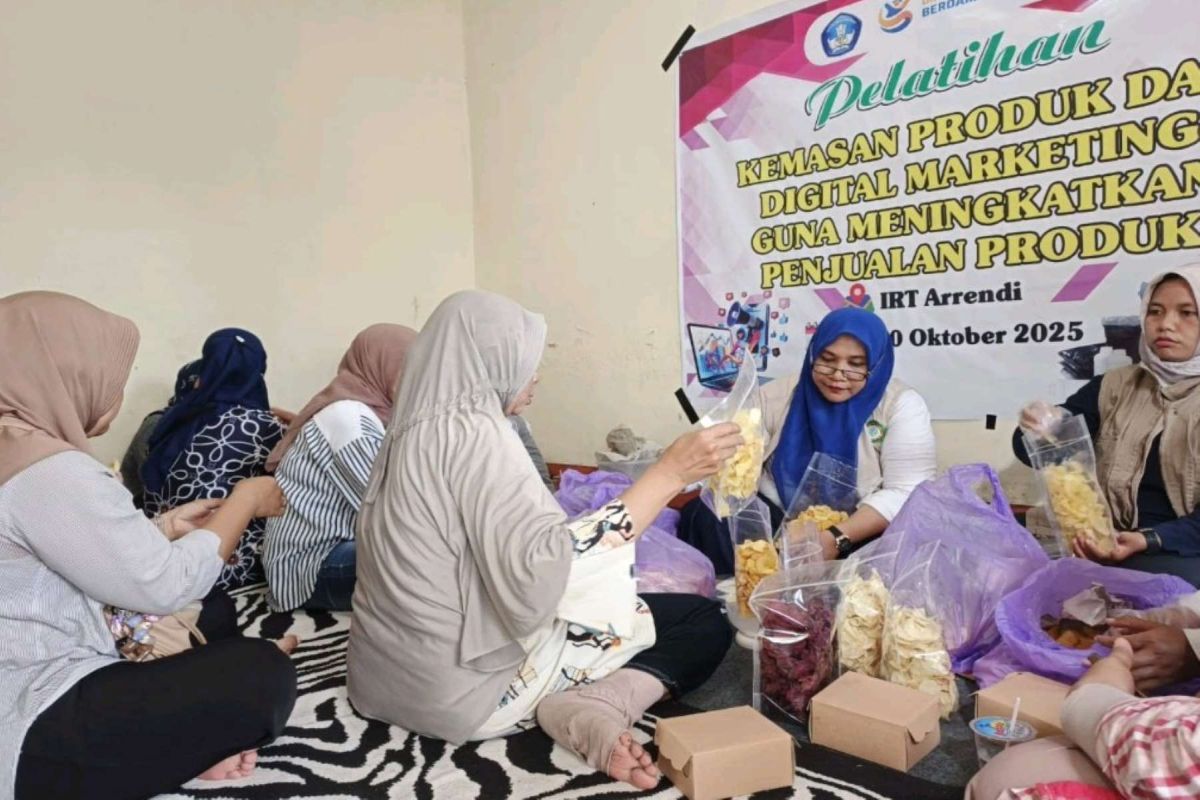 UNIZAR berdayakan UMKM Mataram lewat pelatihan inovasi camilan lokal modern