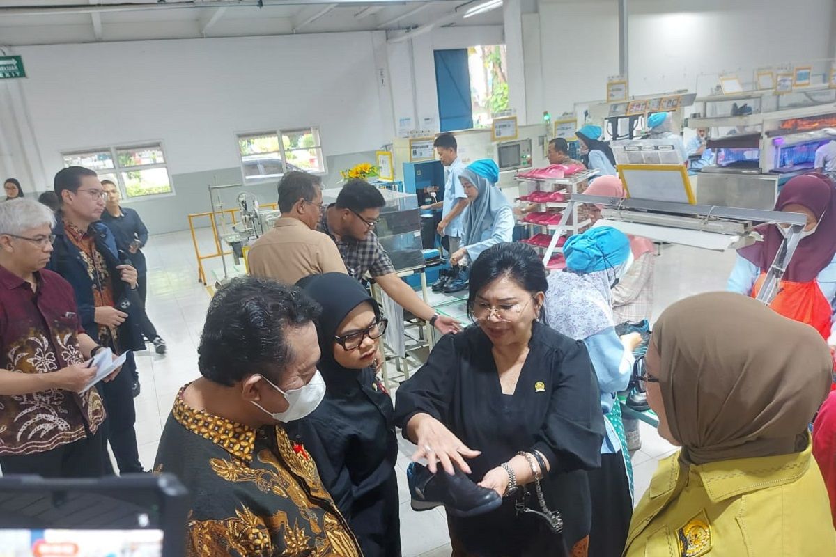 Industri alas kaki hingga kuartal ketiga naik 4,87 persen