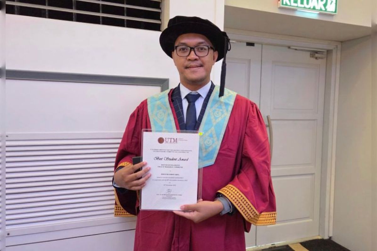 Dosen UPR asal Sampit jadi lulusan terbaik, raih Chancellor Award di Malaysia