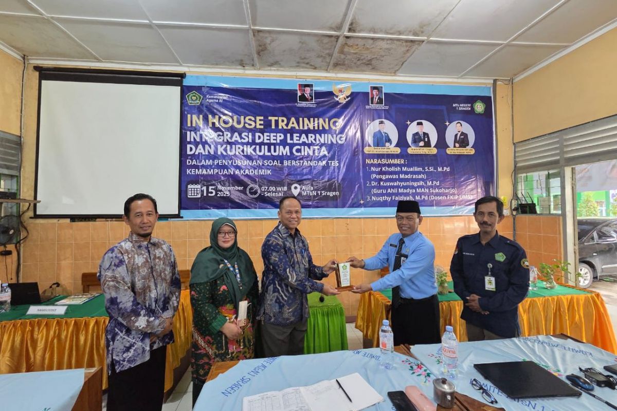 FKIP UMS dampingi guru MTsN 1 Sragen hadapi era digital
