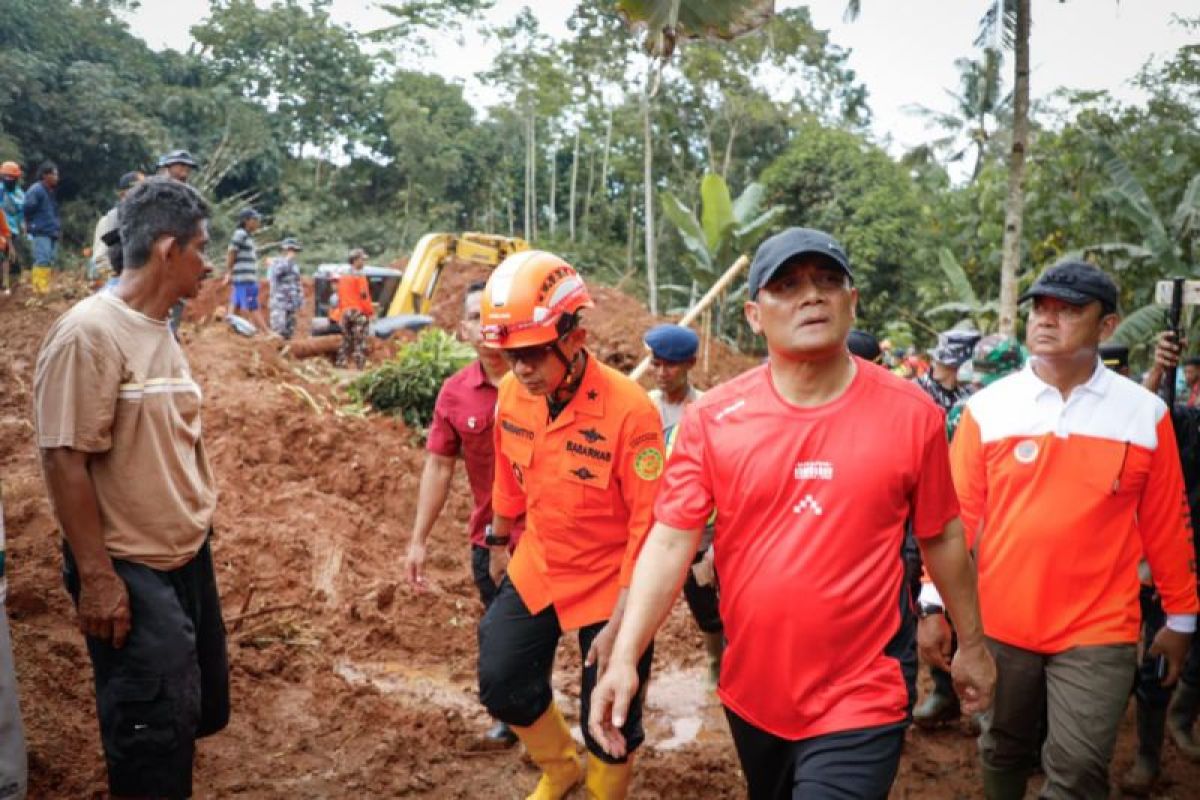 Gubernur Jateng instruksikan percepatan penanganan longsor Cilacap