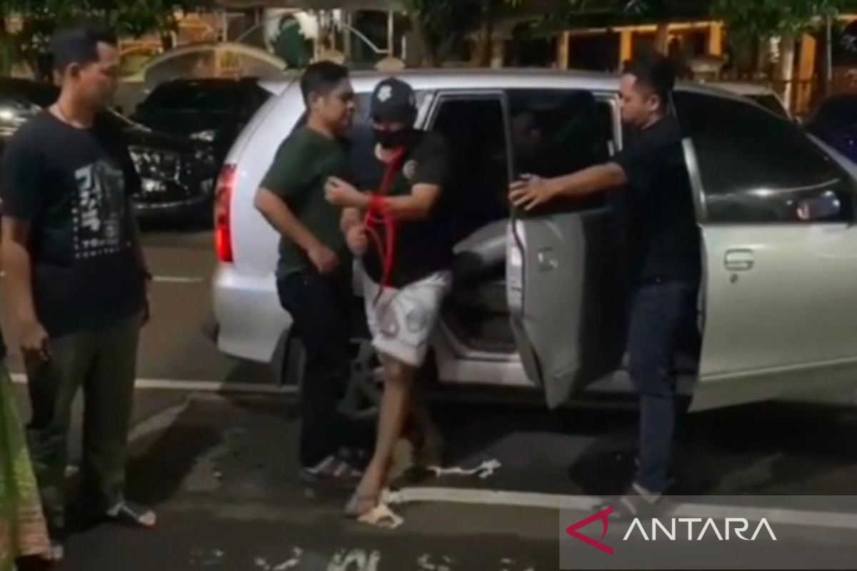 Polda Metro Jaya tangkap polisi gadungan yang curi mobil di Jaktim