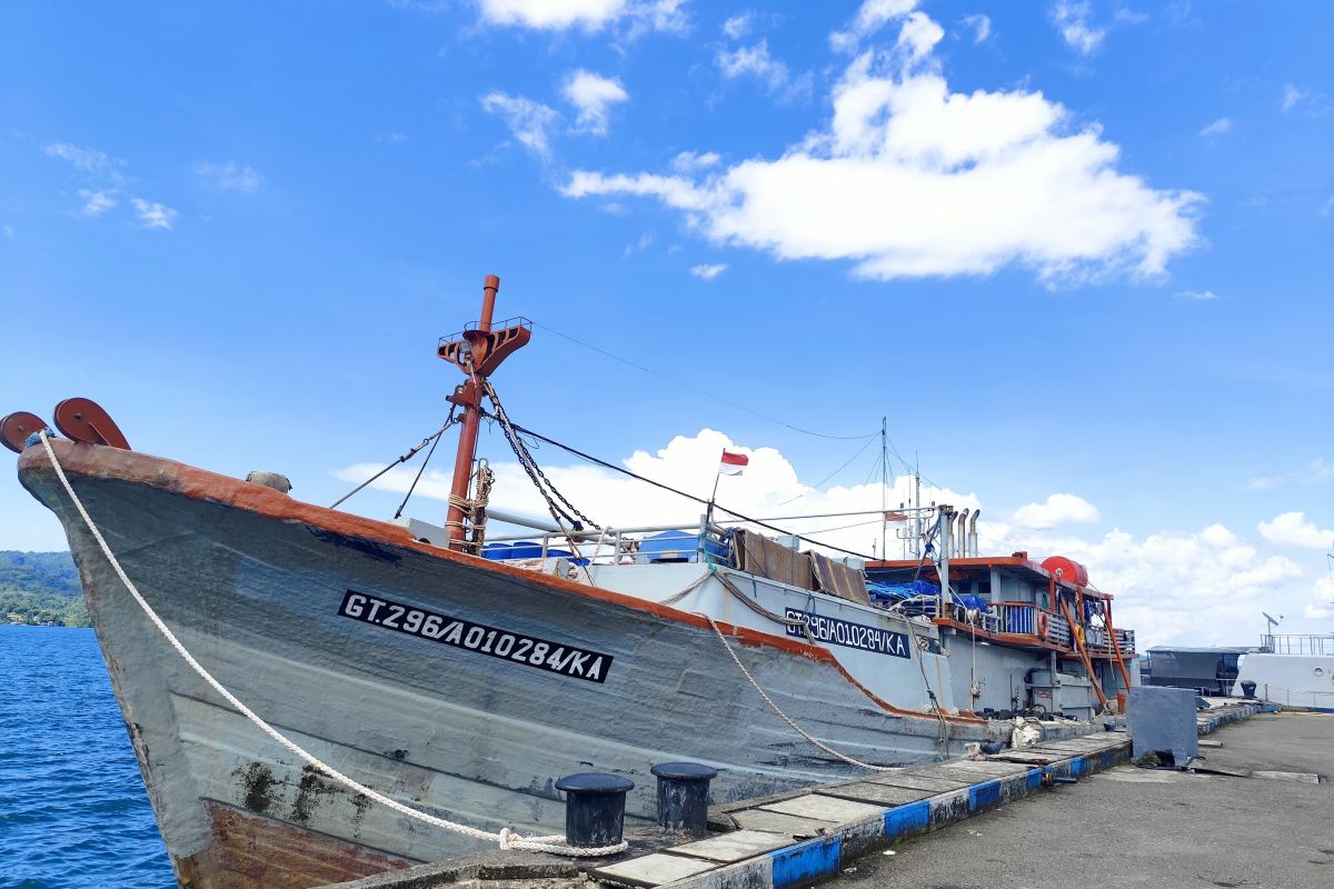 Guspurla Koarmada III amankan kapal pengangkut solar ilegal di Maluku