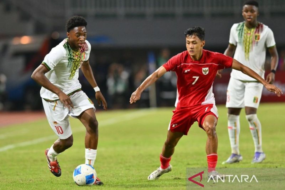 Indra Sjafri tak ingin timnya disamakan dengan tim Gerald Vanenburg