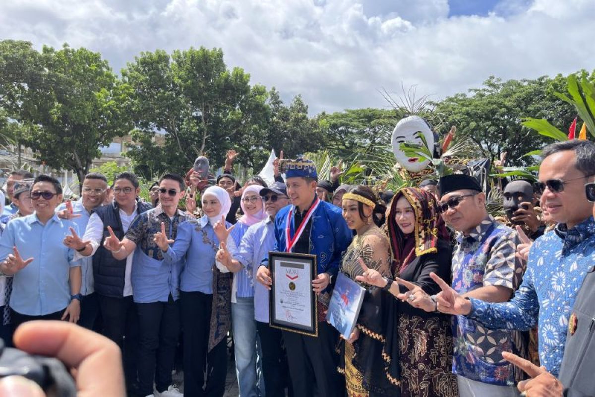 Tari Tuping 12 Wajah pada Lamsel Fest 2025 pecahkan rekor MURI