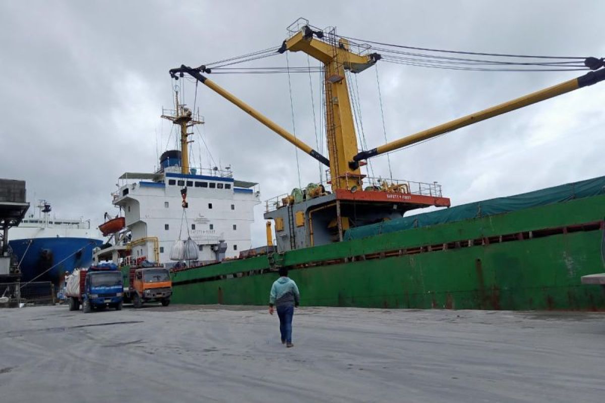 SPJM Pelindo dan Indocement tandatangani kerja sama layanan pemandu dan penundaan