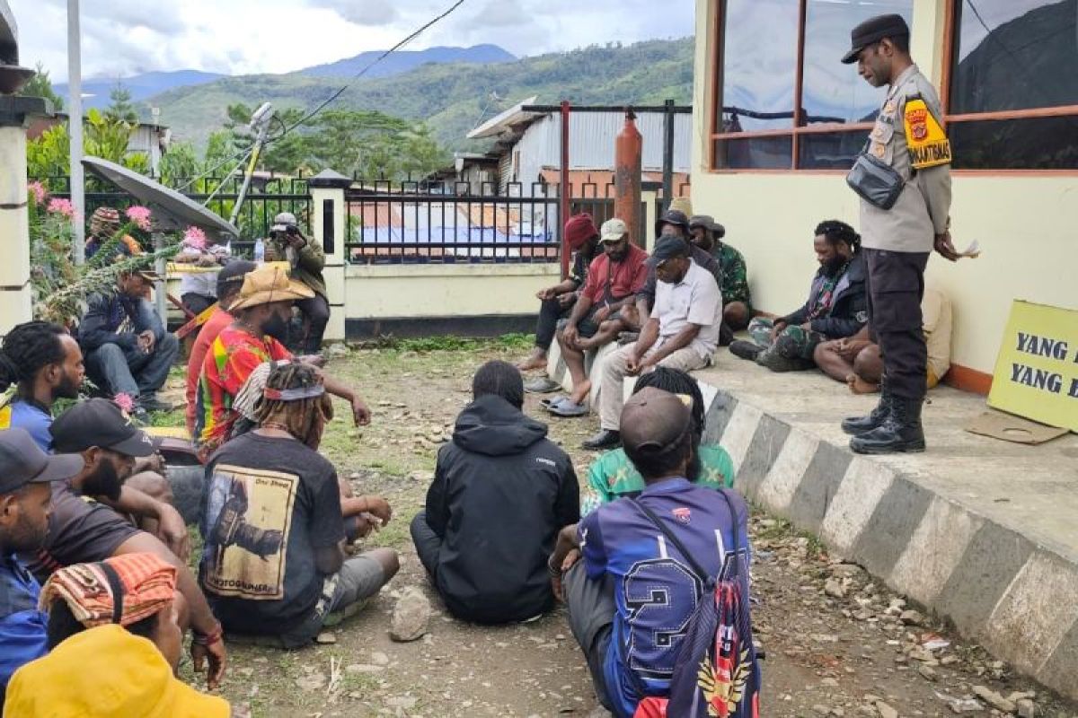 Polres Tolikara membantu mediasi warga selesaikan permasalahan KDRT