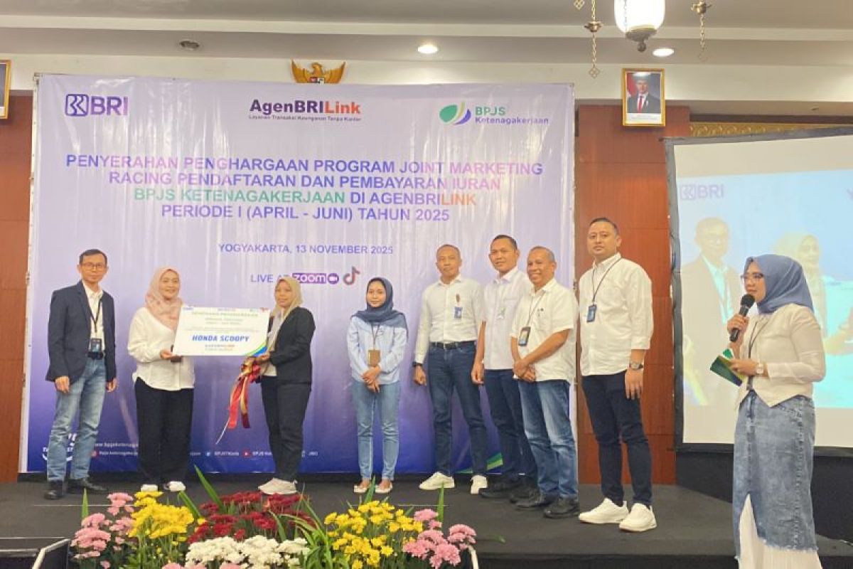 AgenBRILink terima penghargaan Racing Joint Marketing BPJS Ketenagakerjaan--BRI