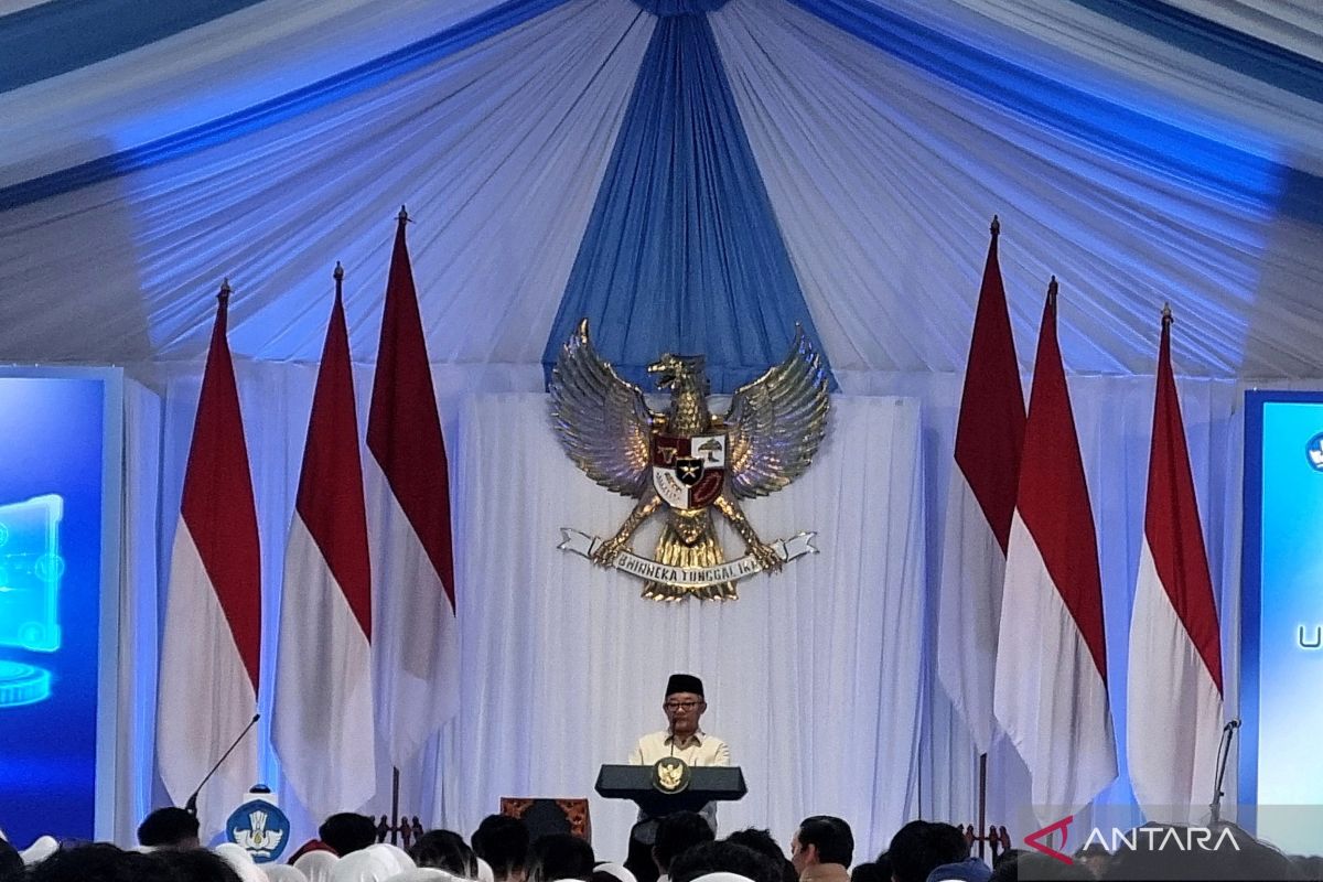 Indonesia delivers 172,000 digital panels to boost classroom reform