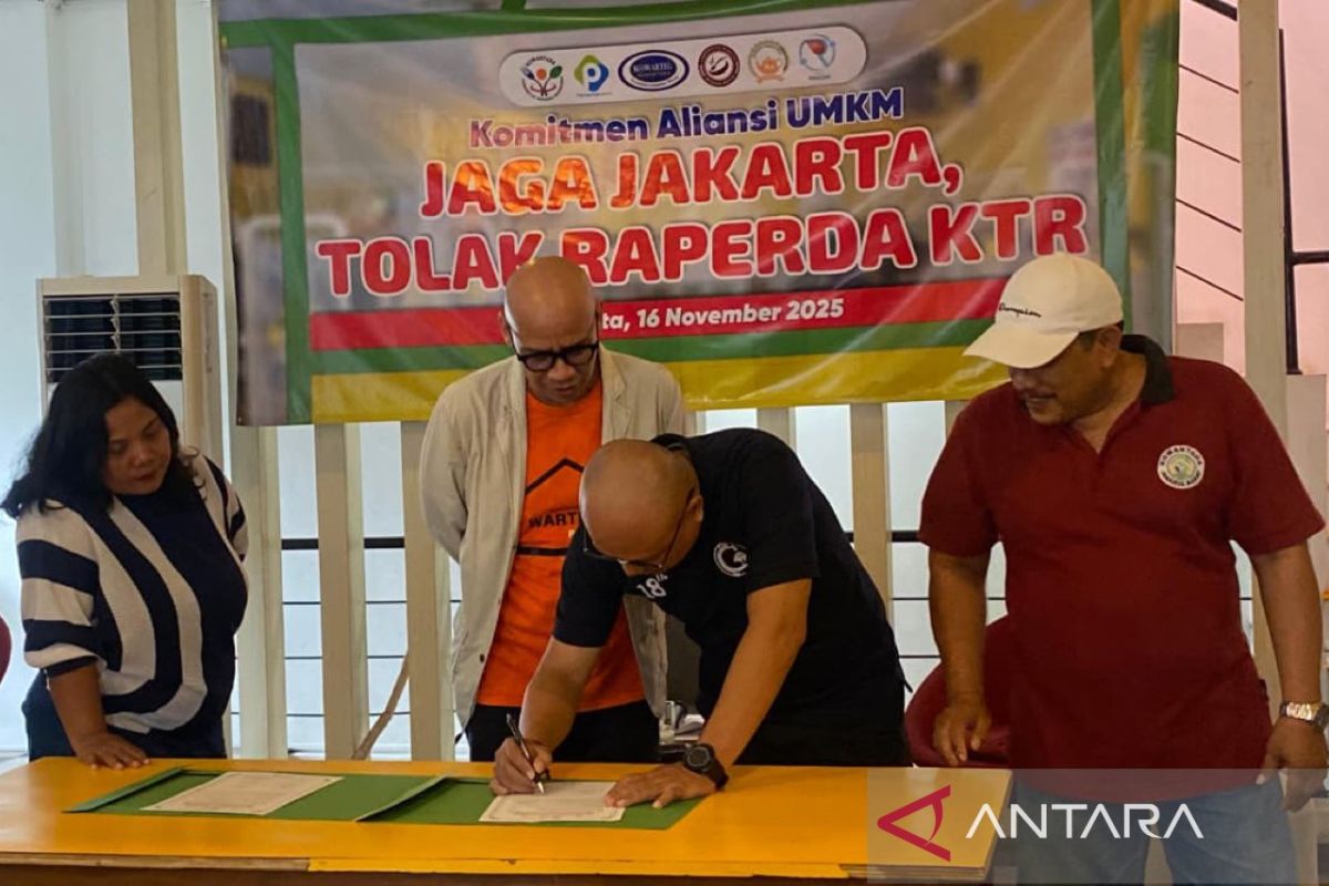 Koalisi UMKM Jakarta menandatangani petisi tolak Raperda KTR