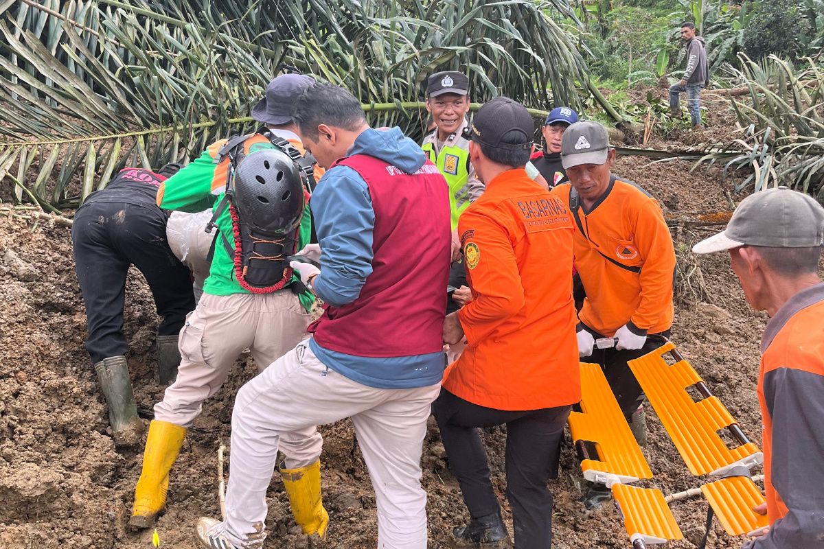 SAR evakuasi dua korban meninggal dunia, longsor Banjarnegara