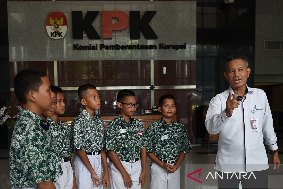 Pelajar SDN Setu 02 Cipayung ikuti pendidikan antikorupsi bersama KPK