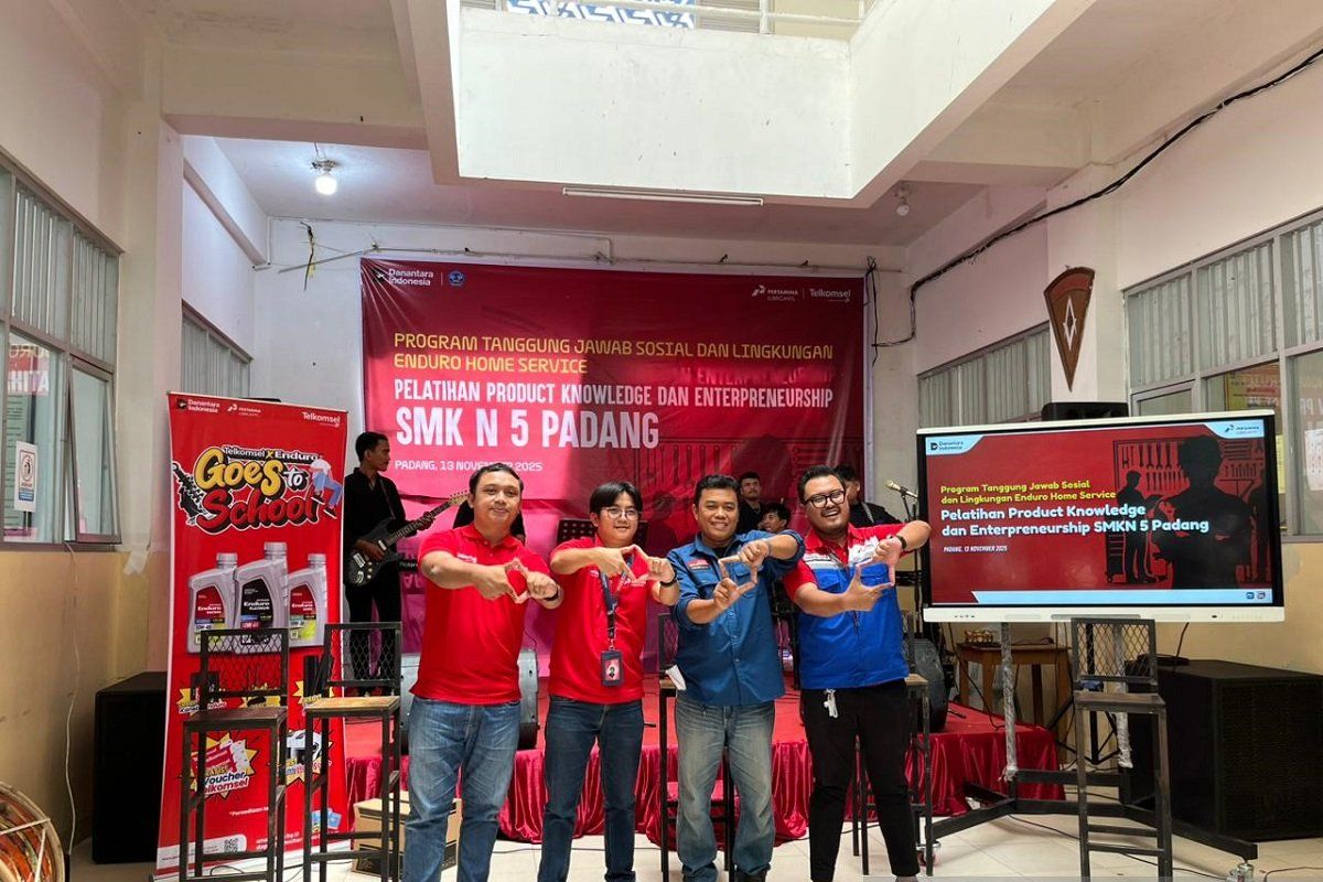 Telkomsel--Pertamina Luncurkan "Enduro Goes to School" di SMKN 5 Padang
