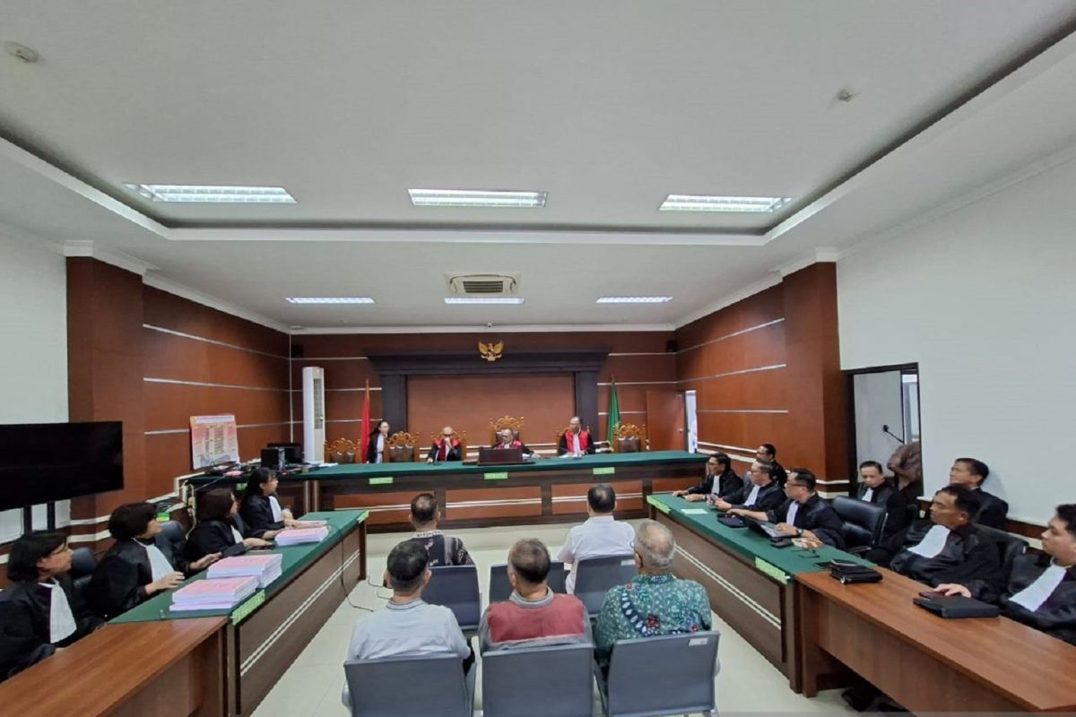 Lima terdakwa hibah GMIM dituntut satu tahun enam bulan penjara