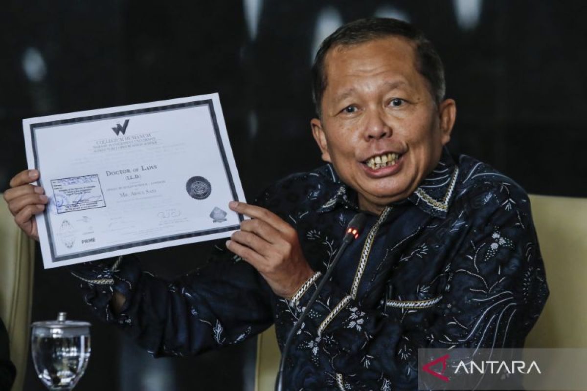 Profil Arsul Sani, Hakim Konstitusi yang datang dari politisi