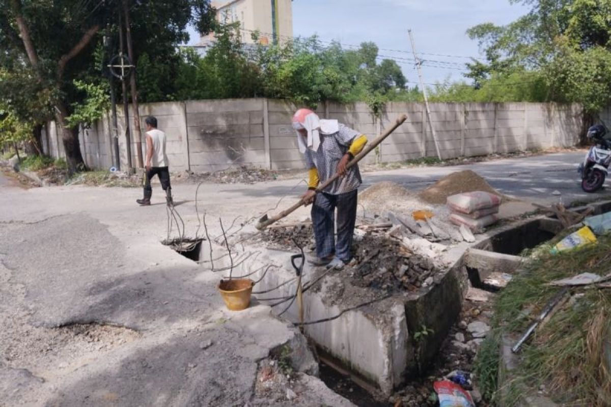 Pemkot Pekanbaru pastikan kontraktor perbaiki kembali drainase yang dirusaknya sendiri