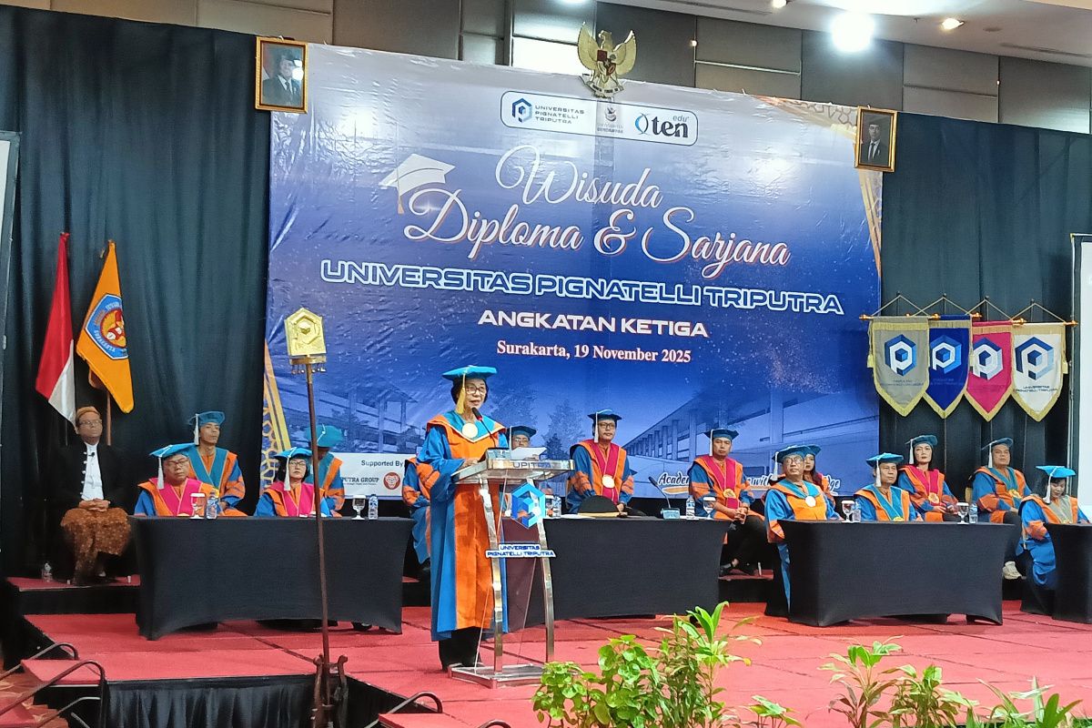Upitra Solo luluskan 61 wisudawan pada Wisuda Angkatan ke-3